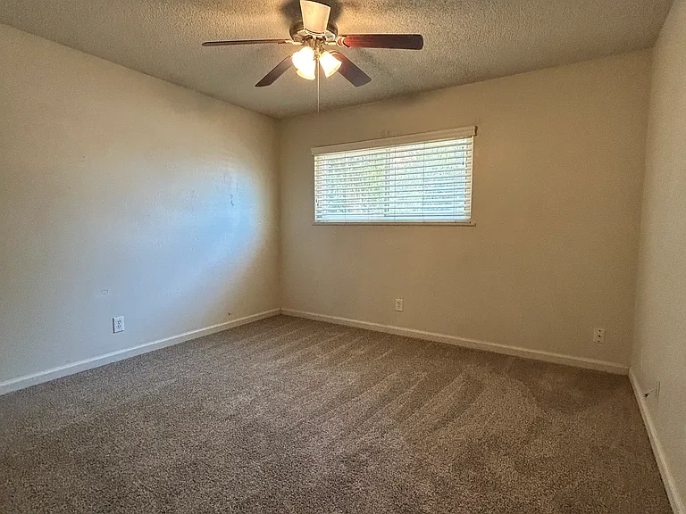 6053 N Flora Ave — Photo 8
