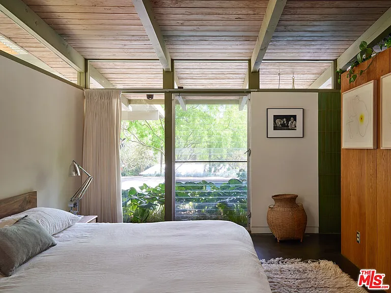 8973 Wonderland Park Ave — Photo 24