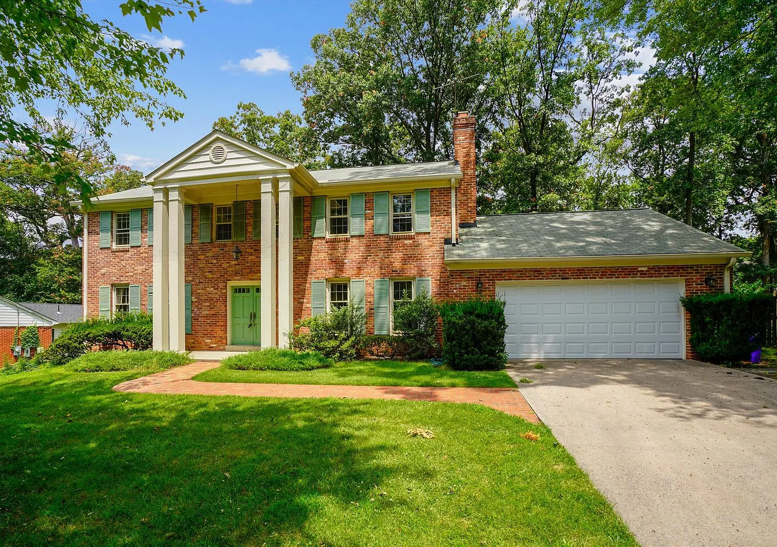 Beautifully updated Center Hall Colonial in the Fox Hills neighborhood of Potomac. — Photo 2