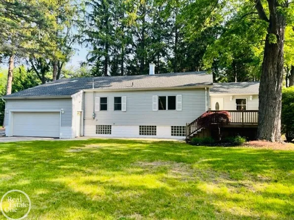 4235 Parker Rd, Fort Gratiot, MI 48059