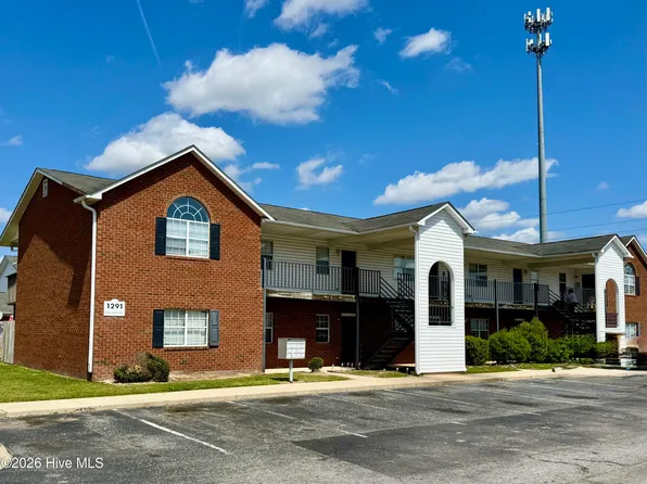 1293 Park West Dr, Greenville, NC