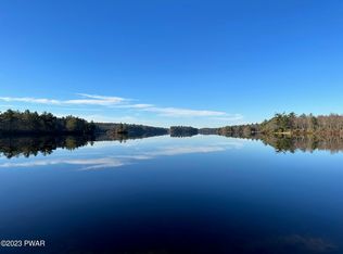 6150 Lakeview Dr, Pocono Pines, PA
