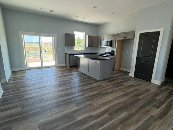 812 Trails End Ct, Goddard, KS 67052