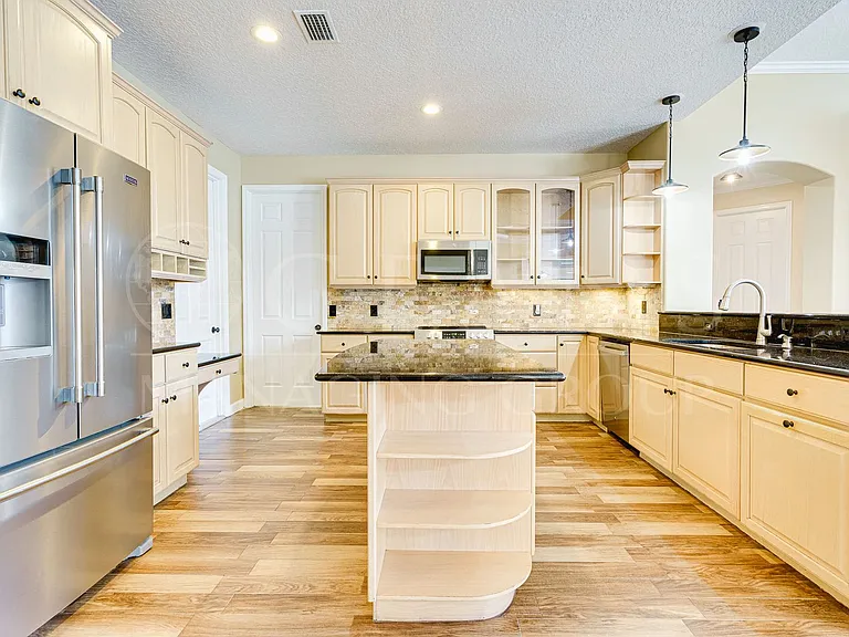 4013 Cree Dr — Photo 8