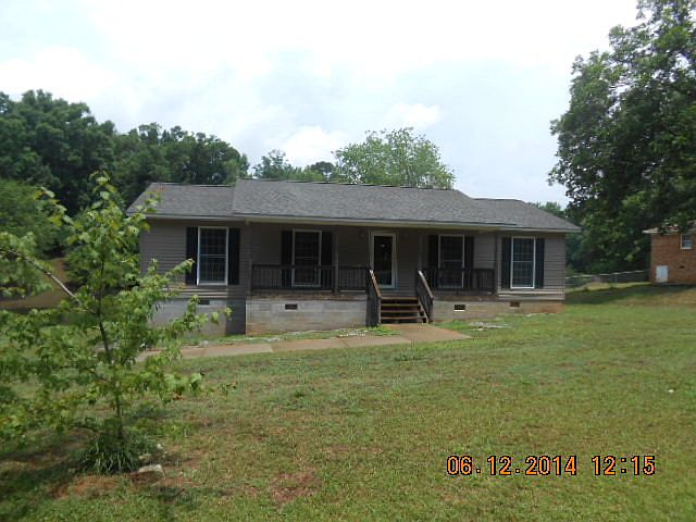 1st image of 204 Lakeview Dr