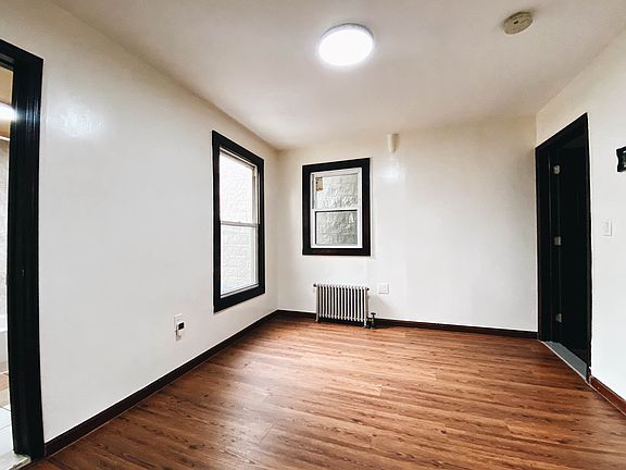 3rd image of 75 Harden St Floor 1