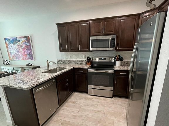 5th image of 12938 Anthorne Ln