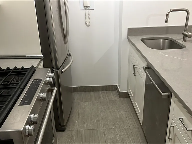 115 E 34th St #307 — Photo 5