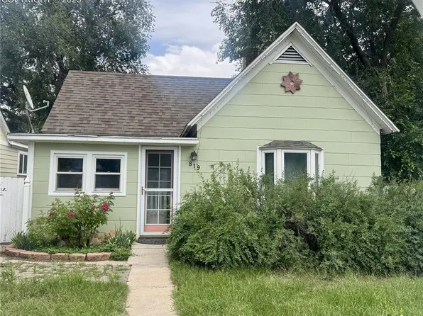 819 Sahwatch St, Colorado Springs, CO 80903