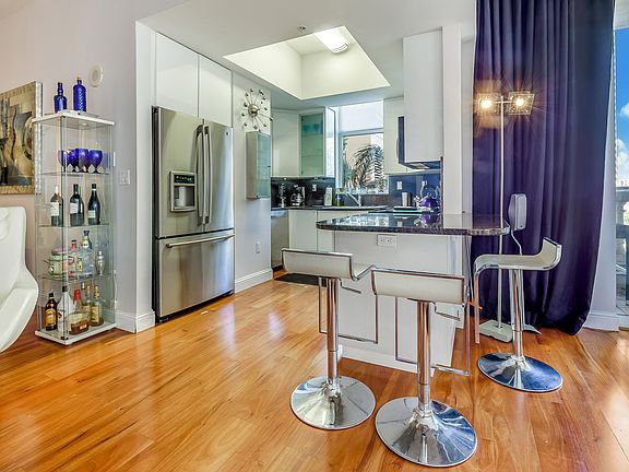 3rd image of 511 SE 5th Ave APT 604