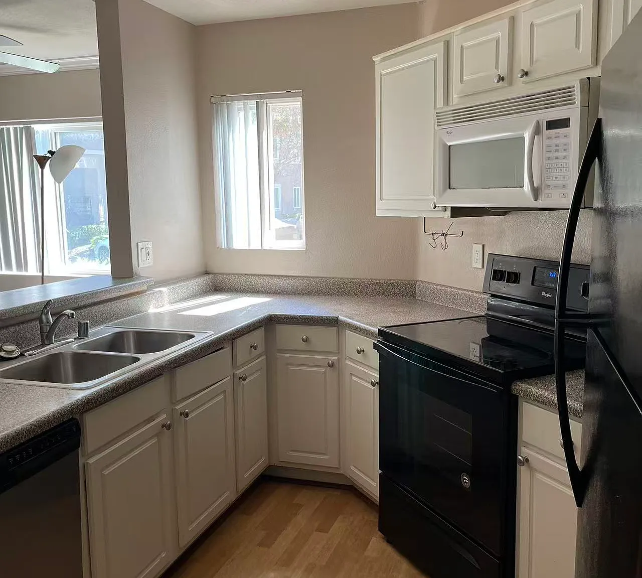 1 bed, 704 sqft, $2,600 — Photo 1