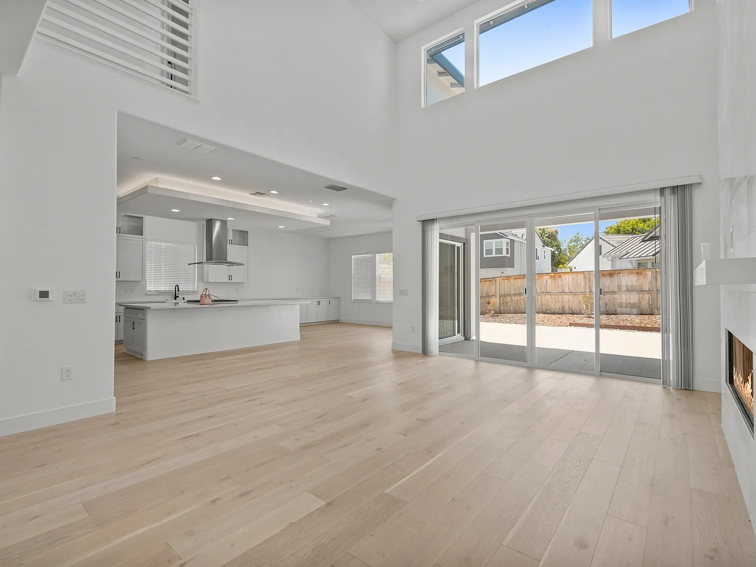 5 bed, 3948 sqft, $8,700 — Photo 3