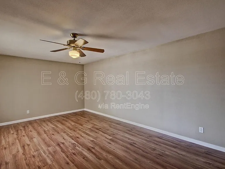1030 E Manhatton Dr — Photo 4