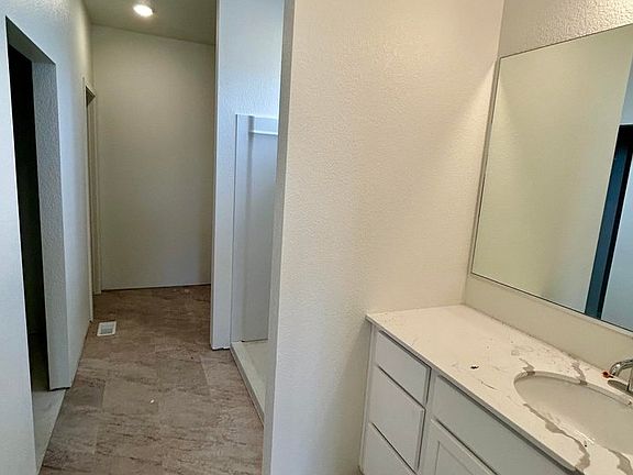 5th image of 210 Buckboard Dr