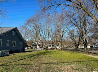 1031 Pershing Blvd, Clinton, IA 52732