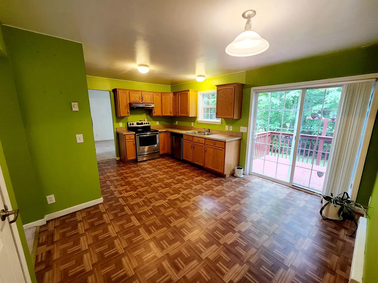 Large 4 bedroom house in an Amenity Filled Community! — Photo 3