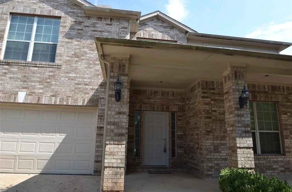4 bed, 2.5 bath, 3388 sqft, $2,550 — Photo 3