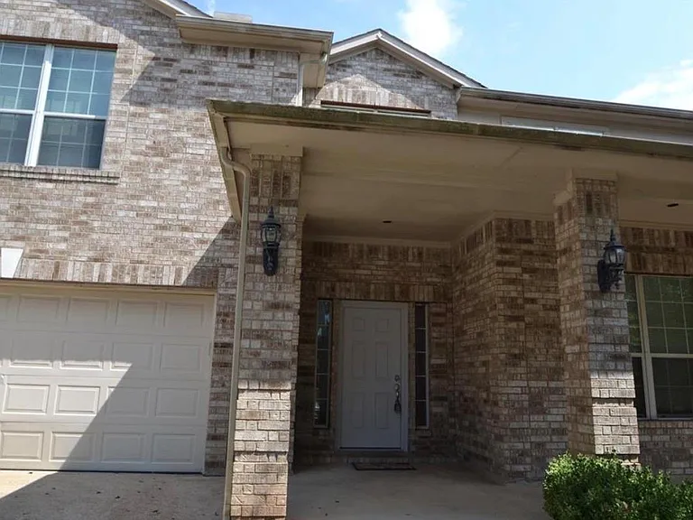 2110 Banfield Ct — Photo 3