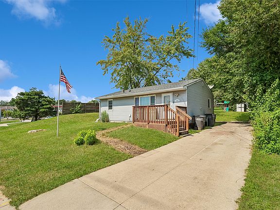 4th image of 1424 E Watrous Ave