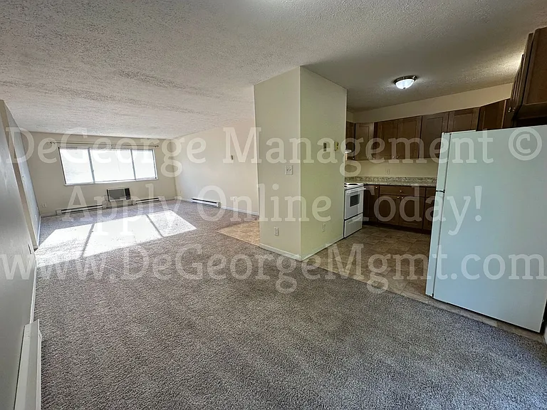 Parkway Apartments — Photo 11