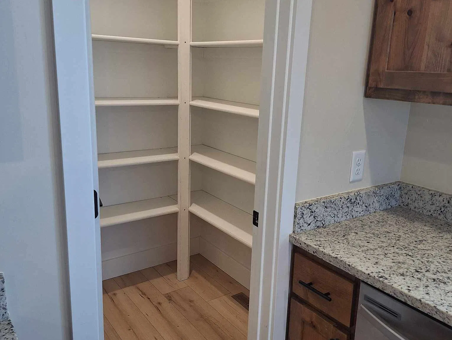 3 bed, 1450 sqft, $2,100 — Photo 4