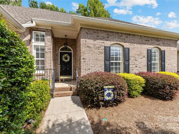 2910 Windsor Meadow Ln, Matthews, NC 28105