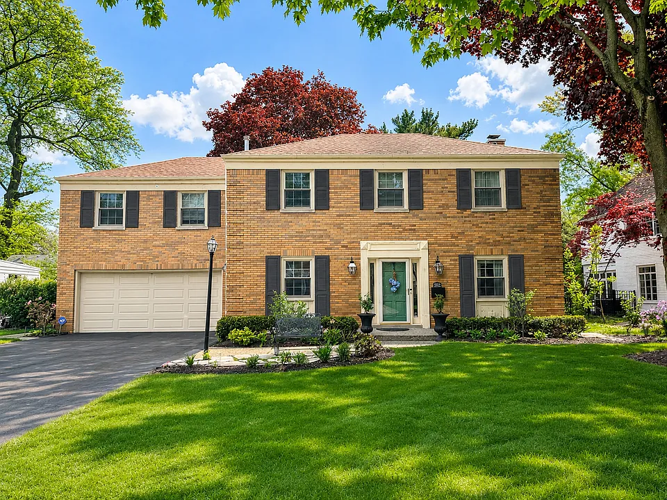 9343 Hamlin Ave