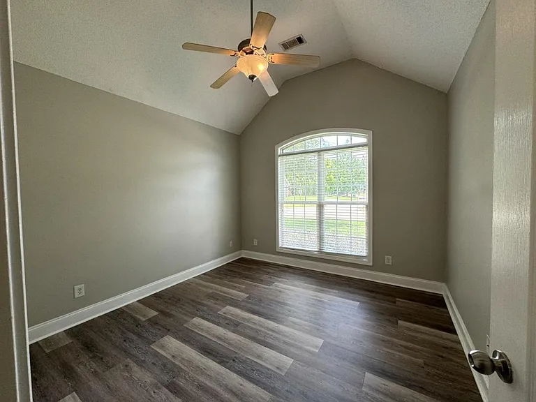204 Mahan Dr — Photo 27
