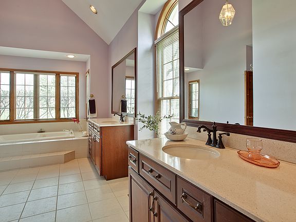 3rd image of 37144 N Fox Hill Dr