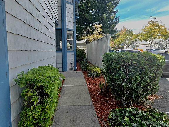 3rd image of 301 Del Monte Way