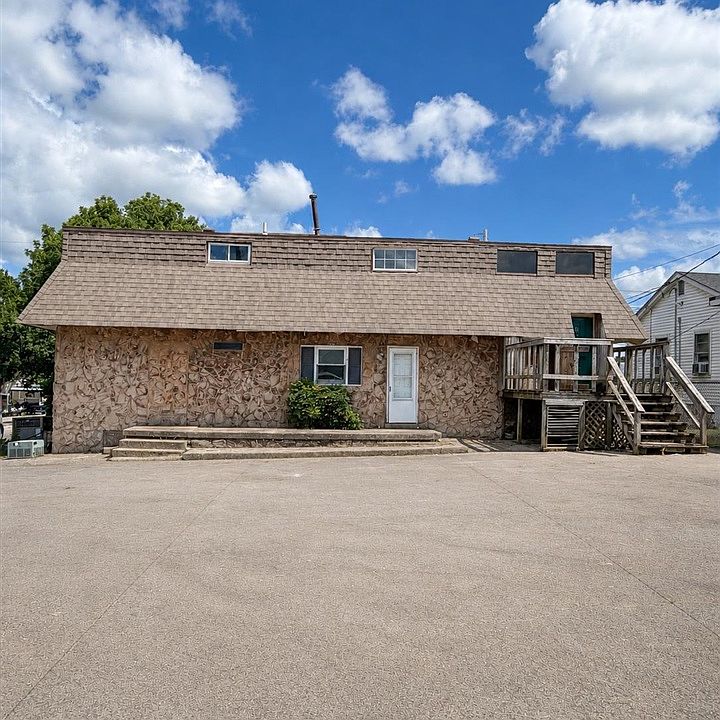 2nd image of 1777 Holly Dr
