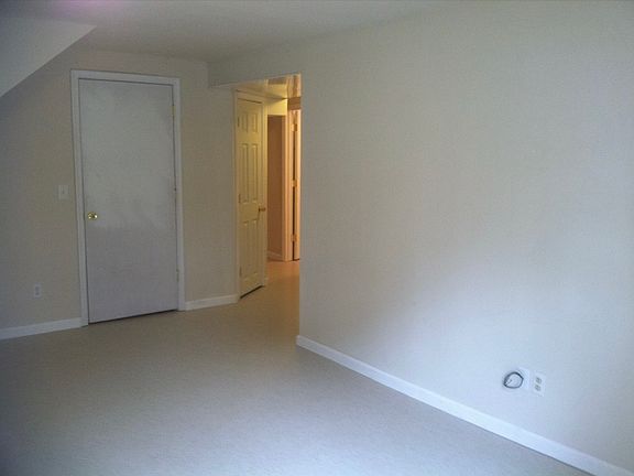 3rd image of 504 Hanover St #2