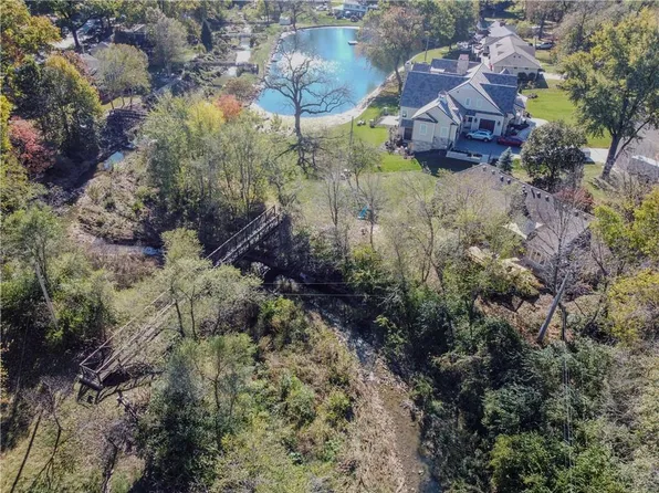 8409 Cherokee Ln, Leawood, KS 66206