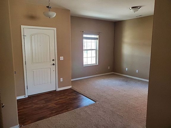 Foyer/guest area/front door