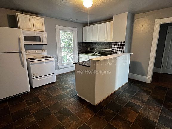 5th image of 104 Lee Ave #B