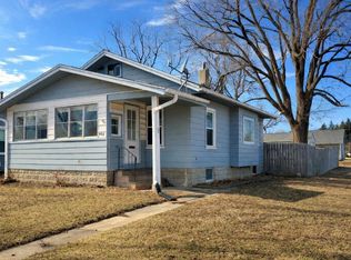 402 Black Hawk Rd, Waterloo, IA 50701