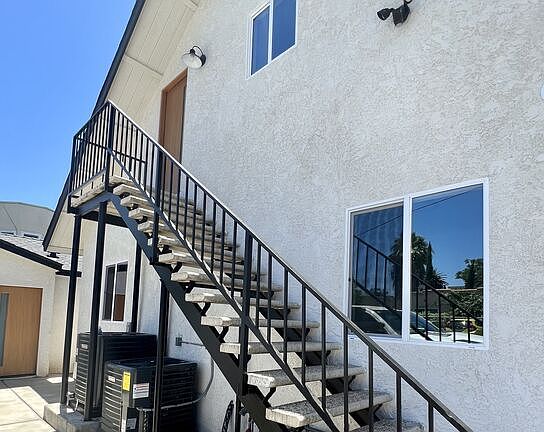 2nd image of 4062 1/2 Marathon St