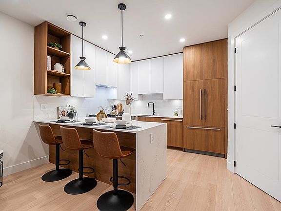 5th image of 3638 Normandy Dr #4