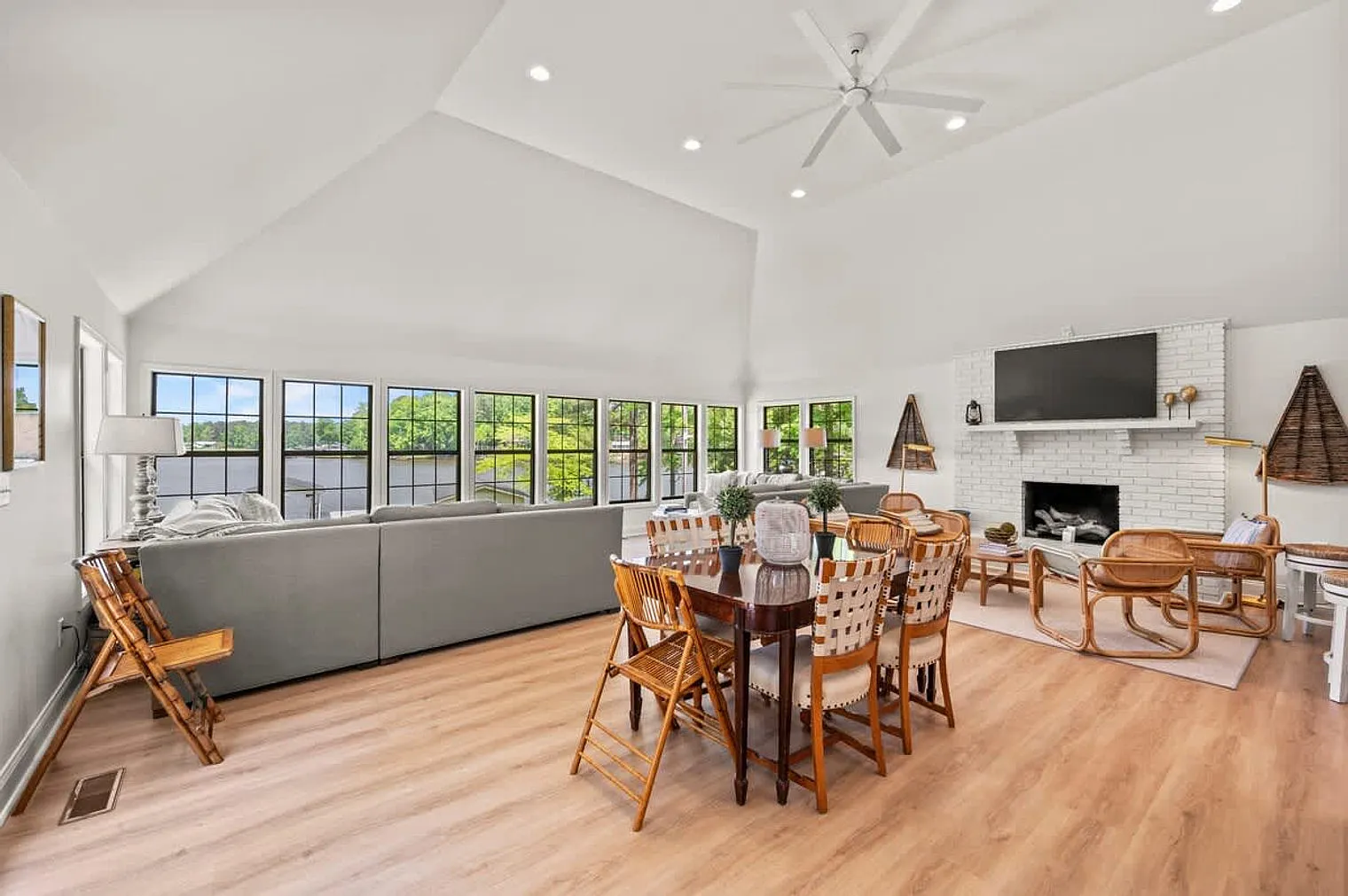 5 bed, 4.0 bath, $7,987 — Photo 4