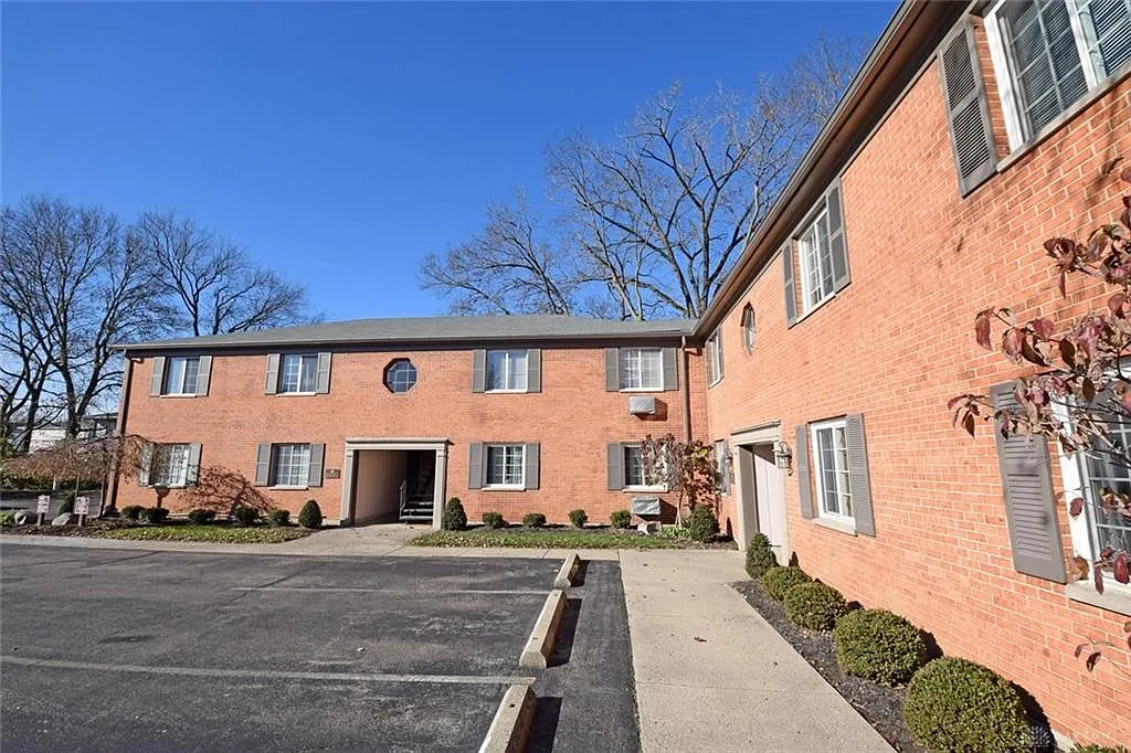 2 bed, 808 sqft, $925 — Photo 1