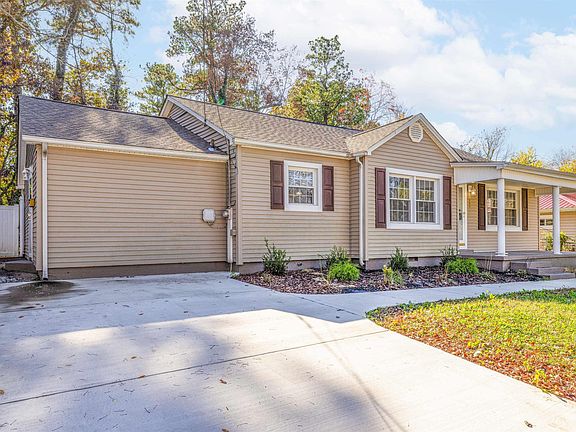 4th image of 406 Hillside Dr