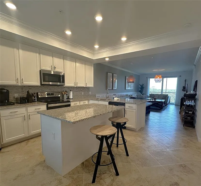 2 bed, 2.0 bath, 1120 sqft, $6,000 — Photo 2