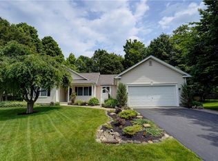 40 Little Glen Rd, Pittsford, NY 14534