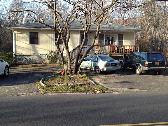 3rd image of 608 Elton St