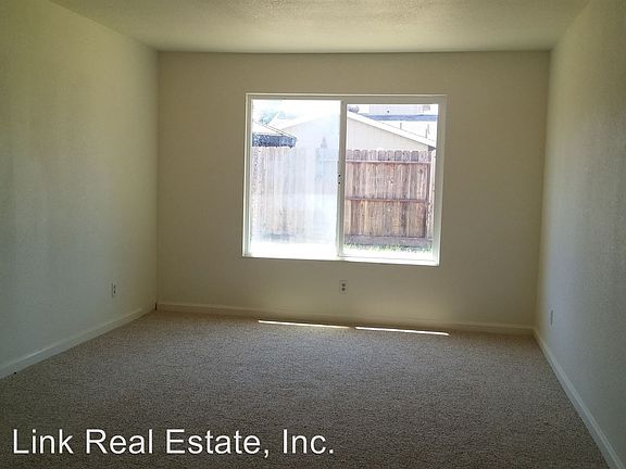 3rd image of 290 Cambridge Dr