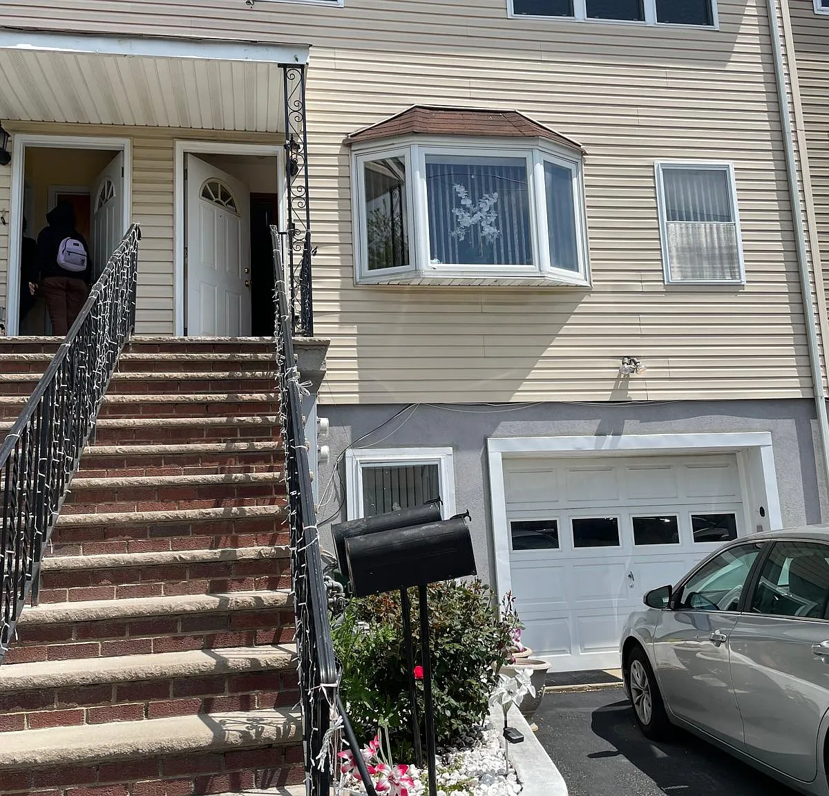 194 Sherman Ave — Photo 1