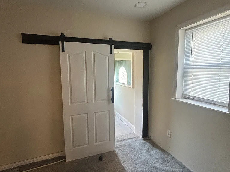 210 W 5th St #1A — Photo 11