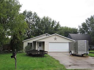 527 Grant Ave, Omro, WI 54963