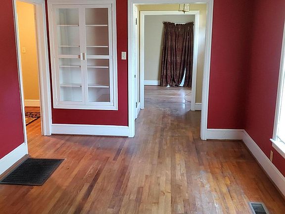 5th image of 34 S Wood St #113