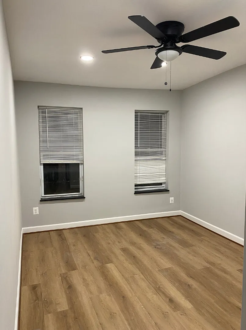 2326 McCulloh Street $850 Available (Private Bath) — Photo 2